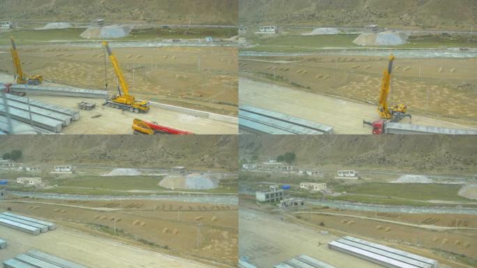 从西藏一条正在修建的公路上看。