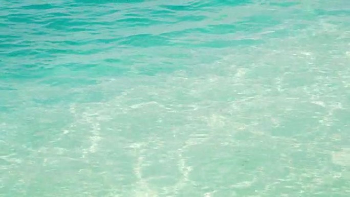 MS全画幅田园诗般的，波光粼粼的热带蓝色海洋，马尔代夫