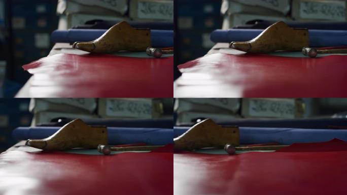 一个鞋匠在一家鞋厂加工皮革的特写镜头，他正在使用意大利传统。