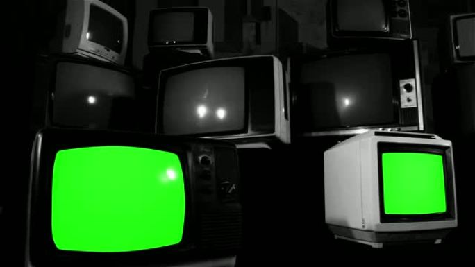 绿屏80年代电视组。多莉平行射击。黑色音调。