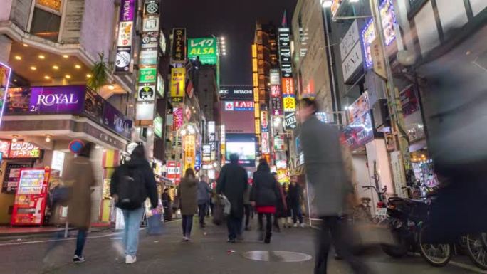 延时: 东京新宿歌舞伎町的行人和游客拥挤