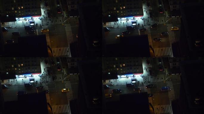 晚上从纽约繁忙的街道和道路上方欣赏风景。