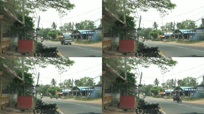 MS摩托车在斯里兰卡公路上行驶