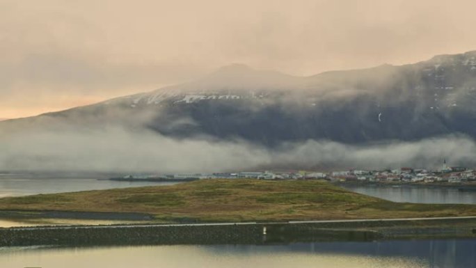 WS风景秀丽的冰岛山城雾