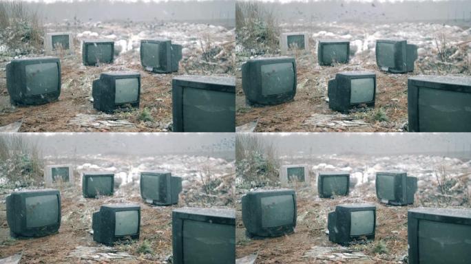 用扔掉的电视在grabage垃圾场降雪
