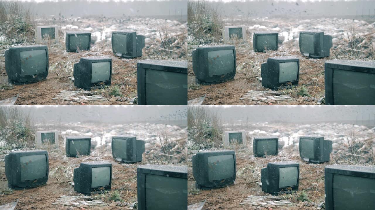 用扔掉的电视在grabage垃圾场降雪