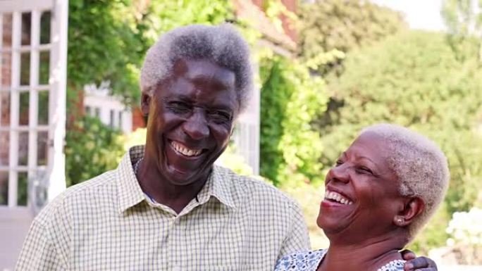 高级黑人夫妇在花园里拥抱和微笑