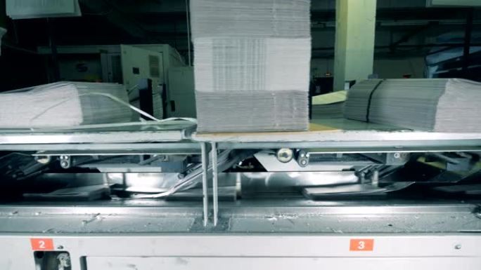 印刷机制正在释放白色纸张