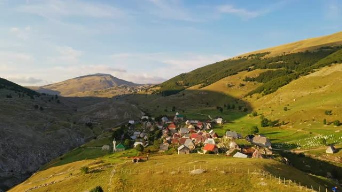 波斯尼亚和黑塞哥维那山区的空中村庄