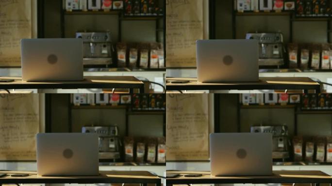 咖啡馆4k桌上的笔记本电脑