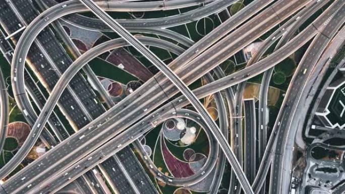 阿联酋迪拜路口的T/L PAN俯视图