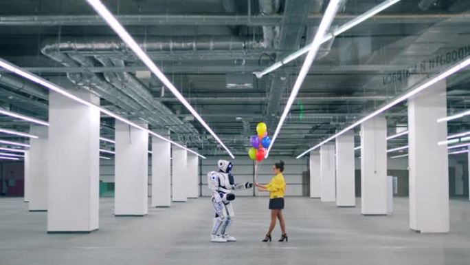 年轻女子将彩色气球送给白色机器人。