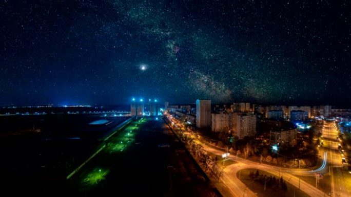 夜城上空的星空。时间流逝