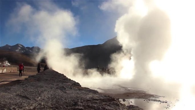 在阿塔卡马沙漠 (智利) 的间歇泉Del Tatio。