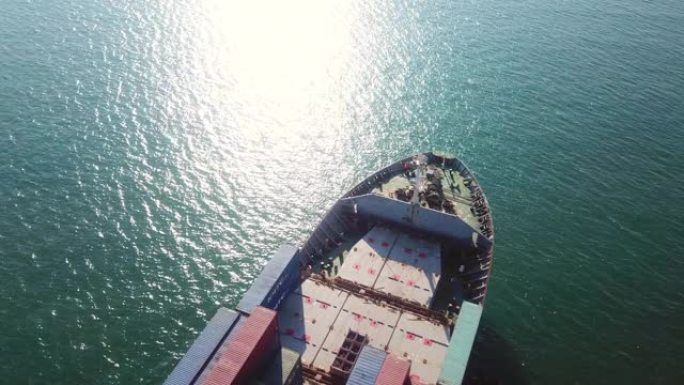 空中集装箱船抵达探索发现国际化大船航行