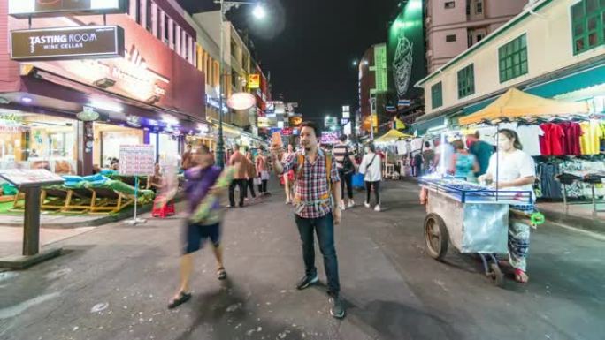 在泰国曼谷的人们中，迷人的年轻亚洲游客在Khaosan路步行街旅行。，旅游和户外市场概念