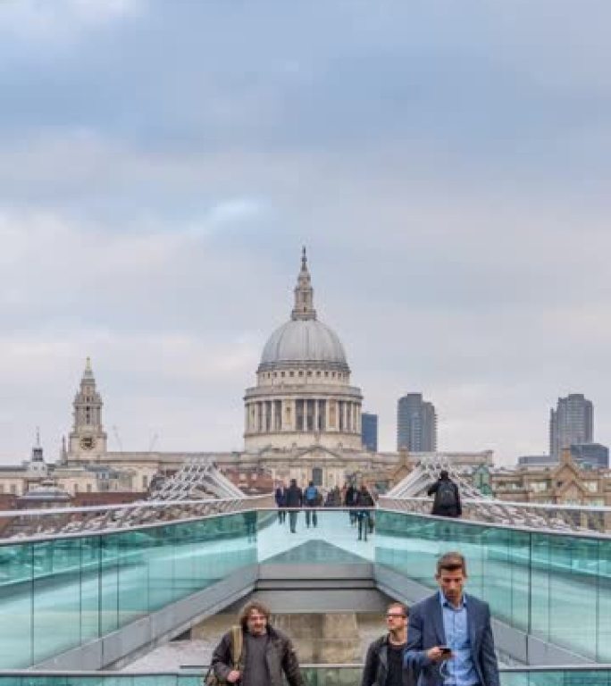 4K V T/L London Millennium Bridge and St. Paul's C