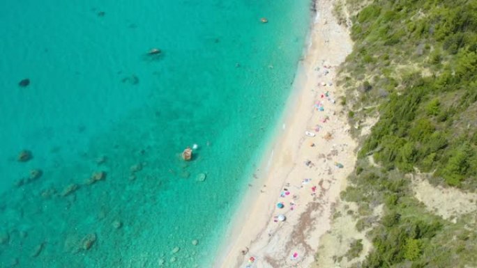 无人机: 地中海美丽的白色沙滩风景如画