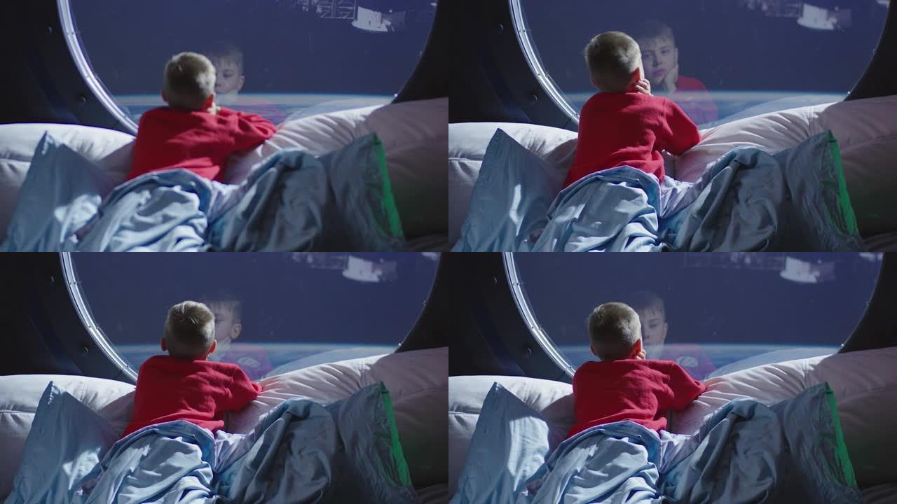 男孩从宇宙飞船的窗户向外看