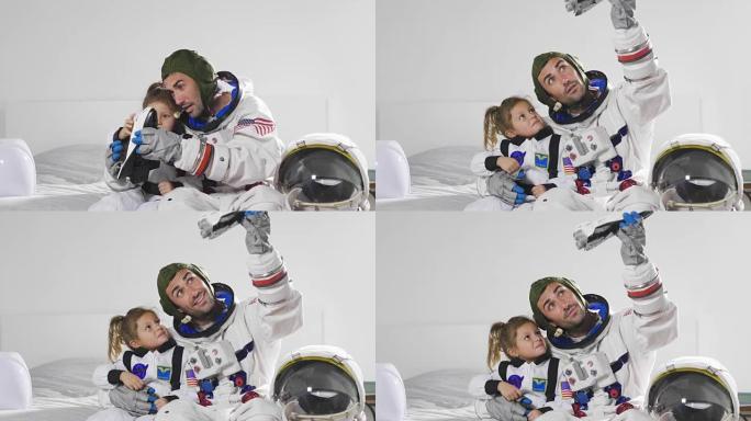 宇航员打扮成小女孩的肖像，宇航员在玩航天飞机时微笑着看着相机。