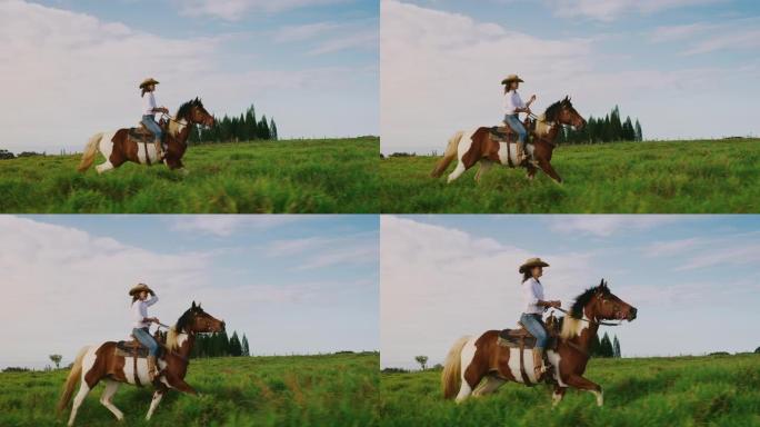 牛仔女郎骑马骑小跑