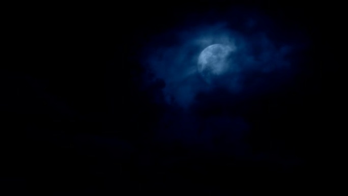 从乌云背后露出月亮