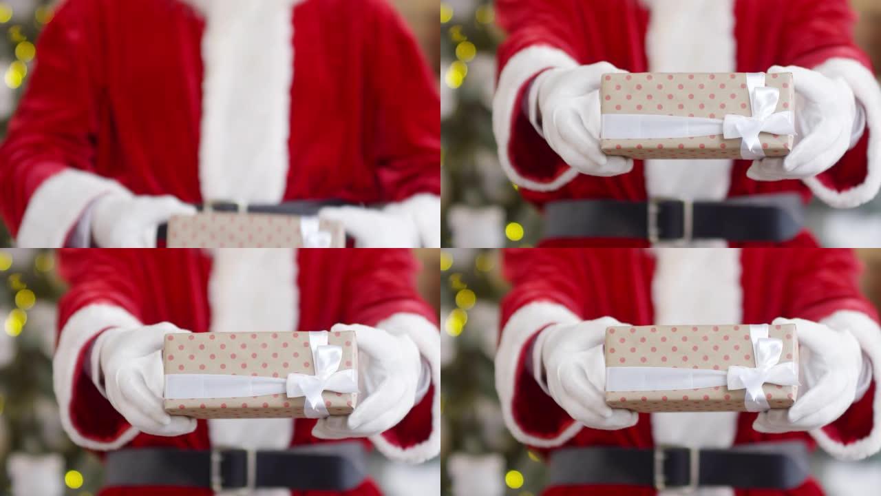 圣诞老人的手给相机送圣诞礼物