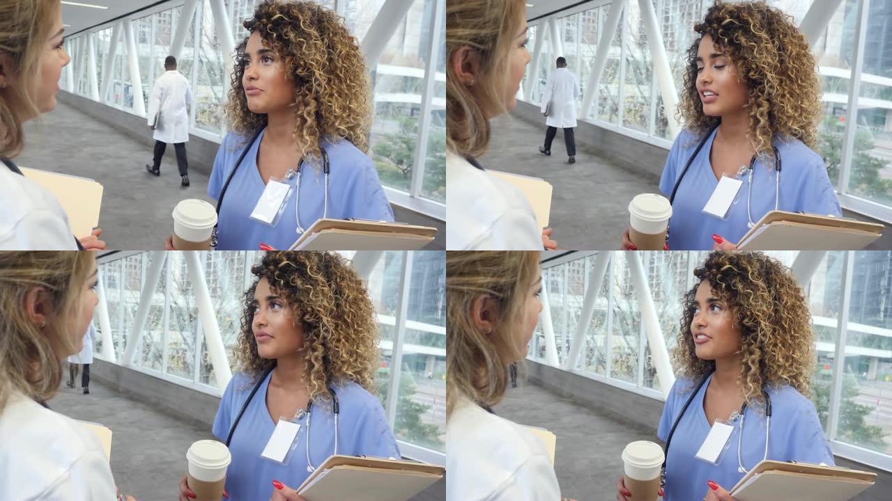 年轻女护士在医院天桥与医生交谈