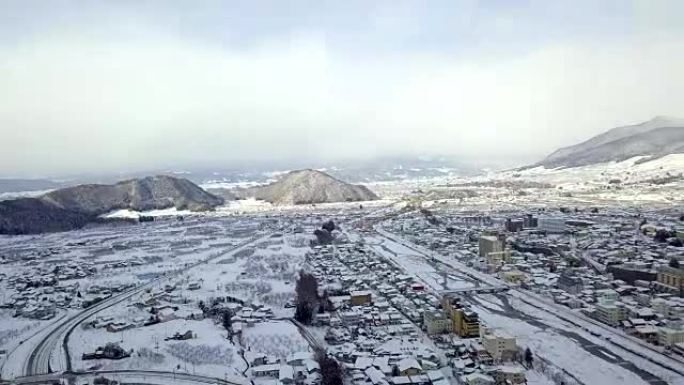 日本长野山内冬季雪的鸟瞰图