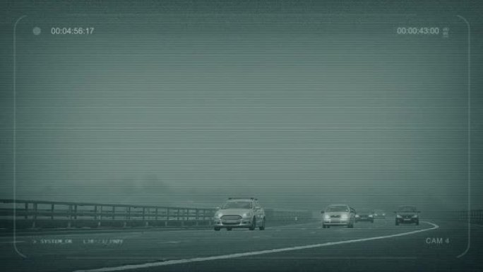 CCTV迷雾高速公路，汽车驶过