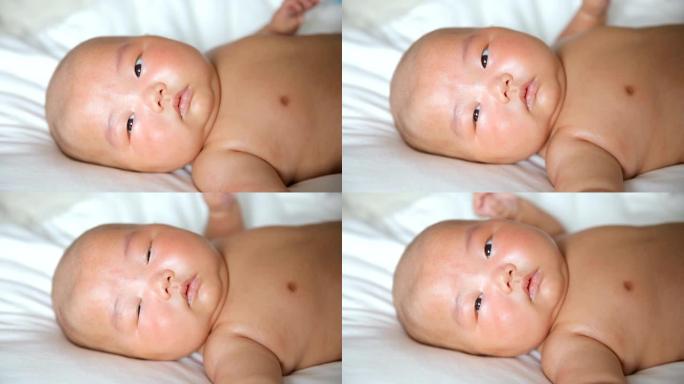 床上的亚洲男婴床上的亚洲男婴