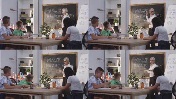 汉语教室里的老师和学生