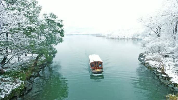 湖中有船的西湖景观