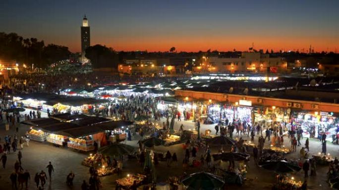 日落之后，摩洛哥马拉喀什Jemaa el-Fnaa广场的市场上挤满了人。4K, UHD