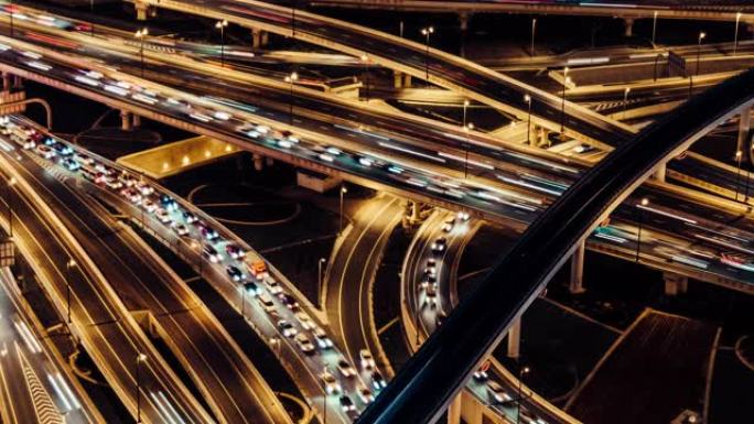 阿联酋迪拜夜间立交桥、地铁和城市交通的T/L视图