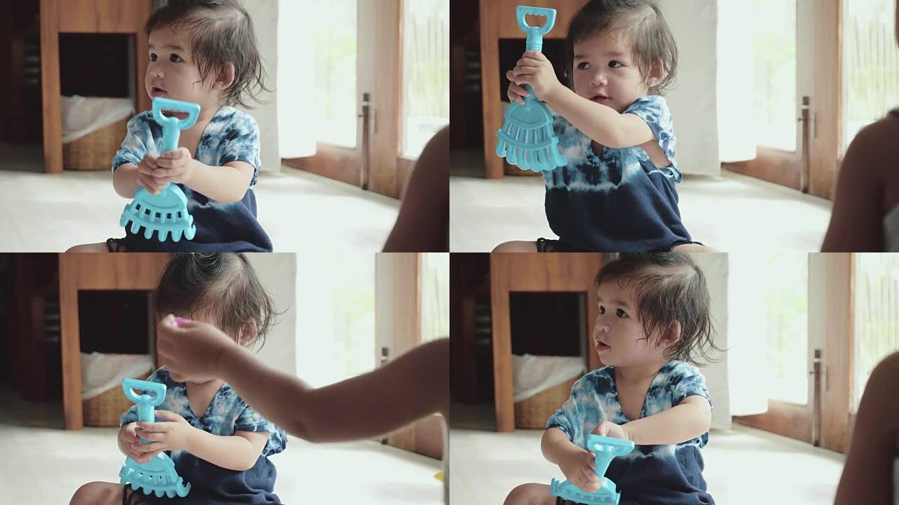 一个女婴 (6-11个月) 在客厅里玩耍和玩耍。