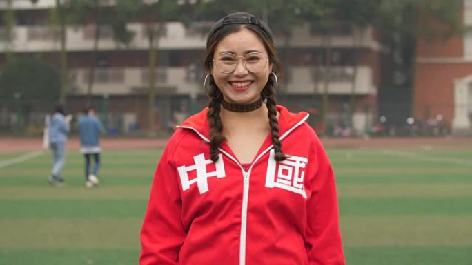 中国女孩穿带中国字的红布，4k