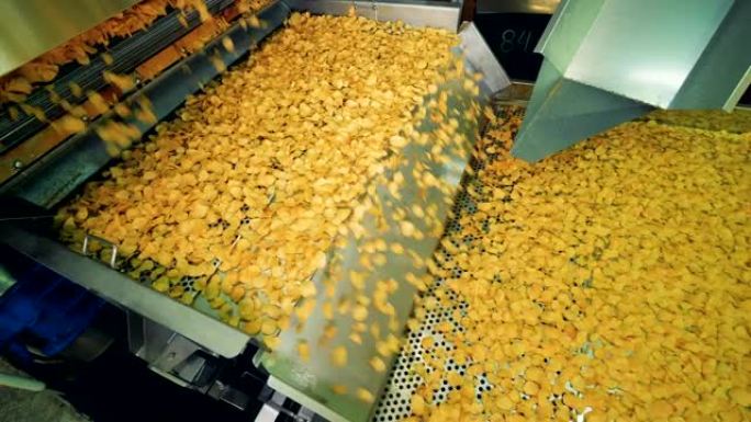 工厂设备正在搬迁土豆零食