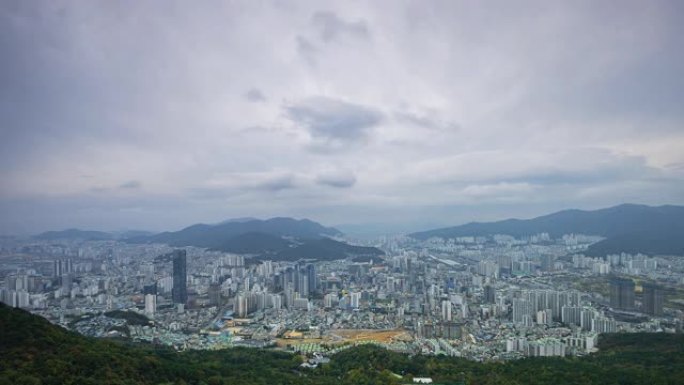 4K.韩国秋季城市景观釜山市的延时视图