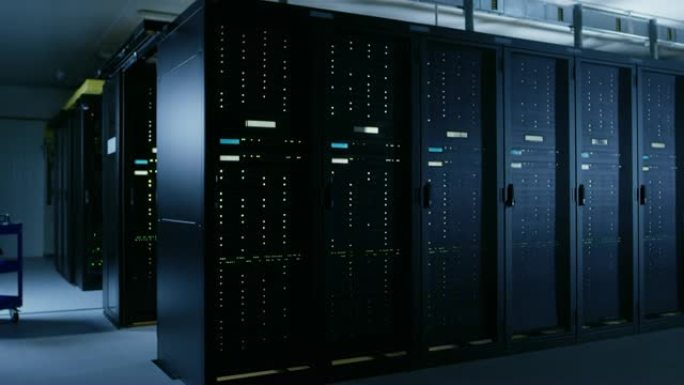 具有多行完全可操作的服务器机架的数据中心的下降镜头。现代电信、云计算、人工智能、数据库、超级计算机技