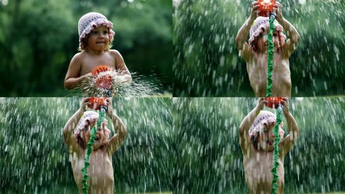 在一个阳光明媚的炎热的日子里，一个婴儿正在玩水，并且非常喜欢用水洗澡。由于水很冷，婴儿非常高兴和微笑