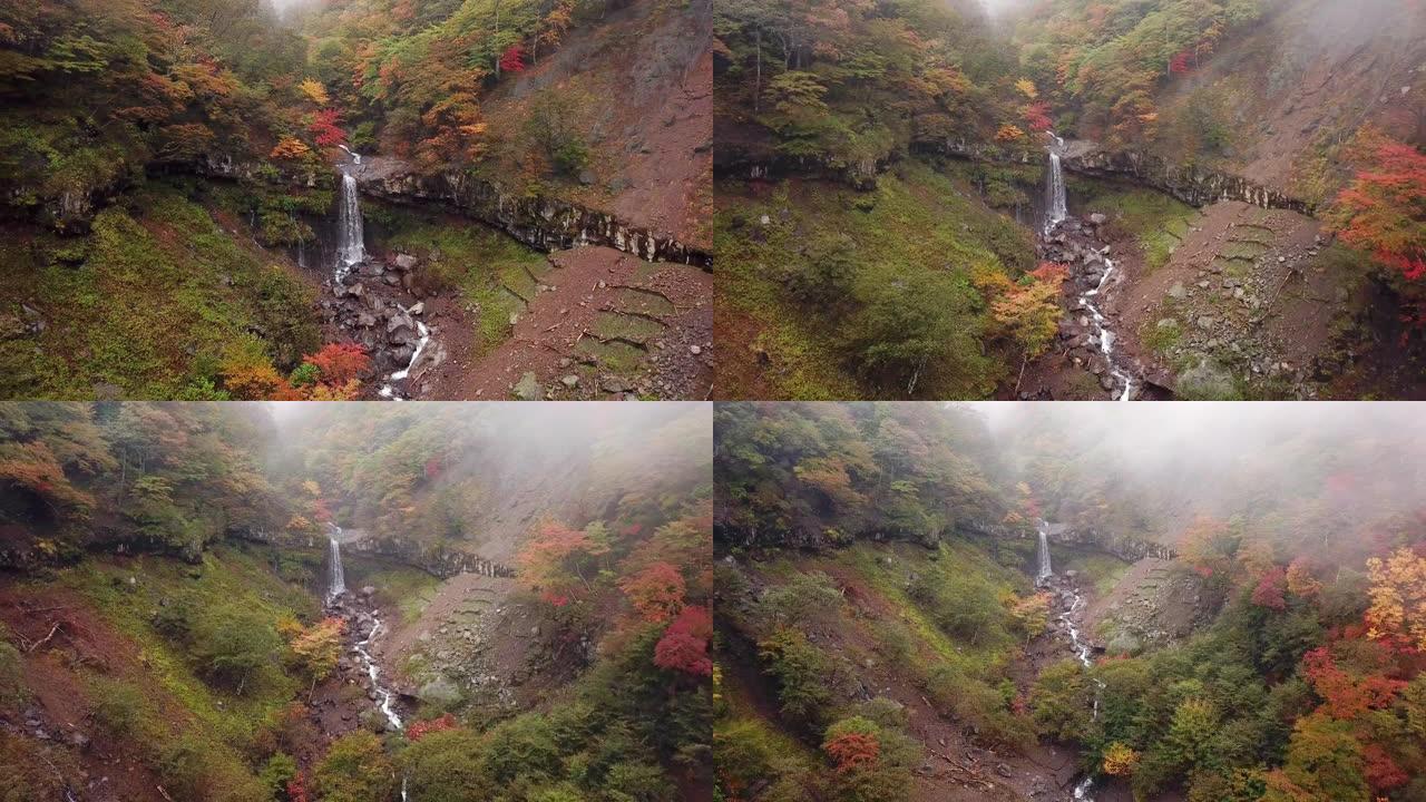 日本秋季森林瀑布的空中拍摄改变了颜色