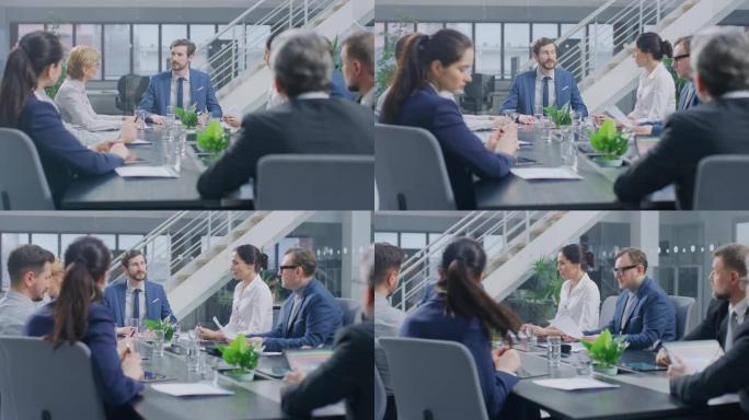 在公司会议室的特写镜头中，商人，使用智能手机和数字平板电脑签署合同，比划着手势。坐在会议桌旁的人