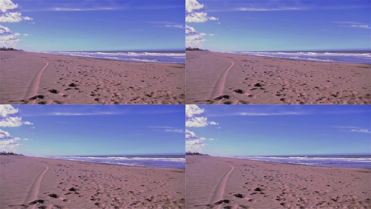 大西洋海滩沙滩上的脚印。