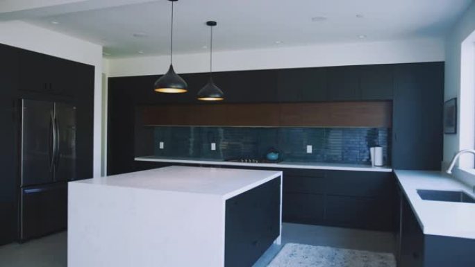 空房子里时尚现代厨房的室内照片