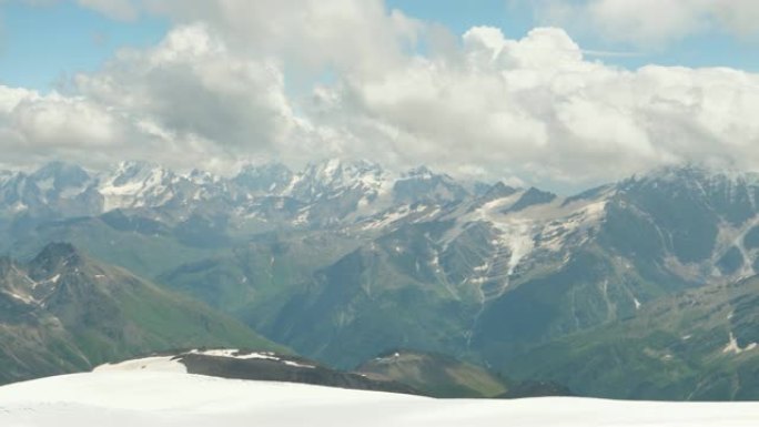 高加索山脉。东古兹山奥伦巴希冰川