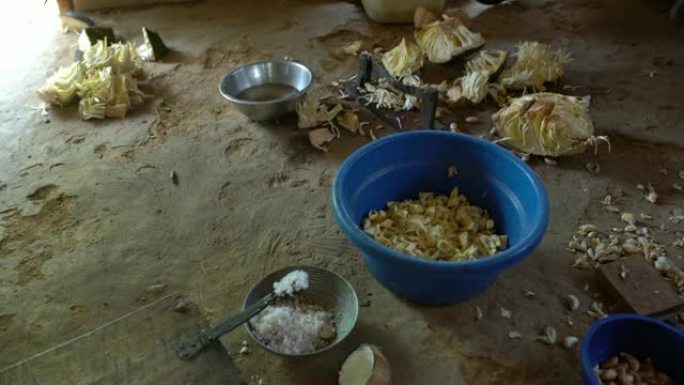斯里兰卡地板上的新鲜椰子和食物残渣