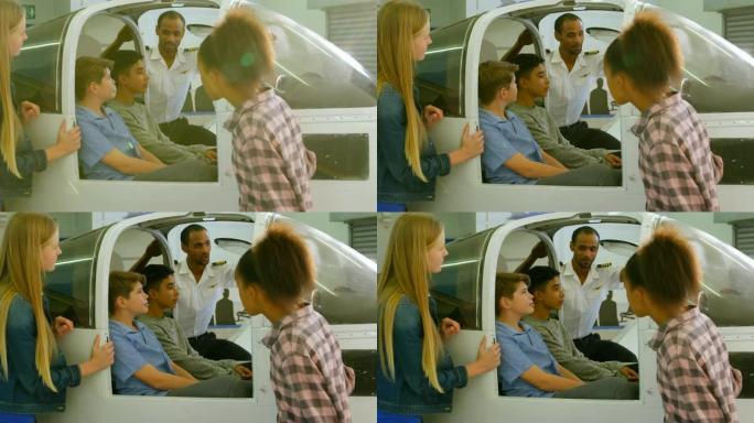 男飞行员向4k儿童解释飞机