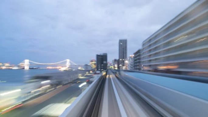 自动火车移至日本东京隧道的时间流逝