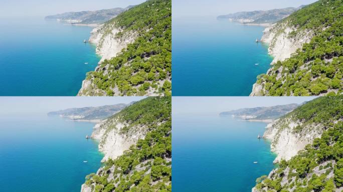 WS鸟瞰图阳光明媚的悬崖和绿松石海，加尔加诺国家公园，意大利